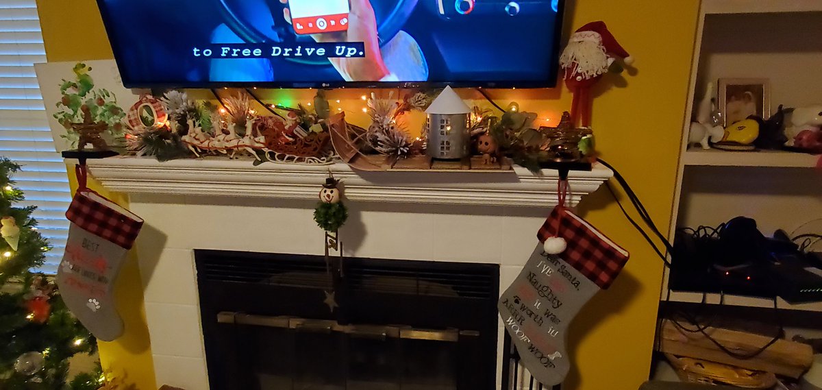 CdbLead's tweet image. Decorated and in the holiday spirit. Ready for Turkey, football and Black Friday!!