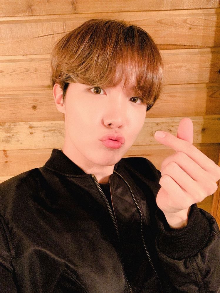 YanniWorld_twt's tweet photo. 🖇 •📲. ⃗. @ #Yannick • updᥲtᥱ: #️⃣ : #WAYObyKino

Su ariano favorito volvió con sus recomendaciones de joyitas semanales. ☀️ Si querés escuchar la voz de un ángel y una melodía hermosa, definitivamente WAYO va a ser la canción que estés buscando. 🥰 https://t.co/4fUYOPqsQU