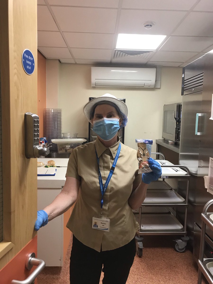 JeanDav29476402's tweet photo. Drawing a close to #mswweek2020 @NorthMcrGH_NHS more gingerbread hero’s, gift bags for staff not present earlier in the week @MaternityNorth a week showing our appreciation of MSW’s @helena6810 @midwife_foz @MidwivesRCM @lesley_julie @jenny_brown21 #celebratingmsw2020 https://t.co/8NJSpIBzqU