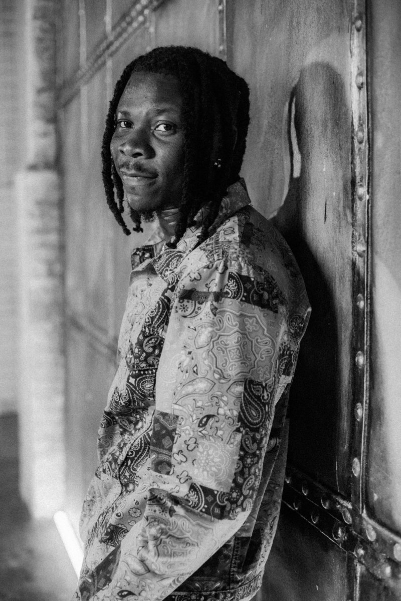 DesmondDzormek1's tweet photo. Your favourite artiste's Inspiration👑🚀. Don't you ever compare your artiste to Stonebwoy Burniton. Go and Sin no more🔥
#Bhim
#DemDeaadd https://t.co/GJqvPQcVgy