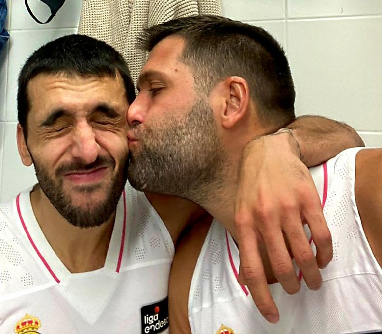 9FelipeReyes's tweet photo. Compañero brutal...

Deportista ejemplar...

Madridista especial...

Amigo de los de verdad...

Ha sido un placer, 'Peti'...

#GraciasFacu 🏀 https://t.co/0lN8S5TrZw