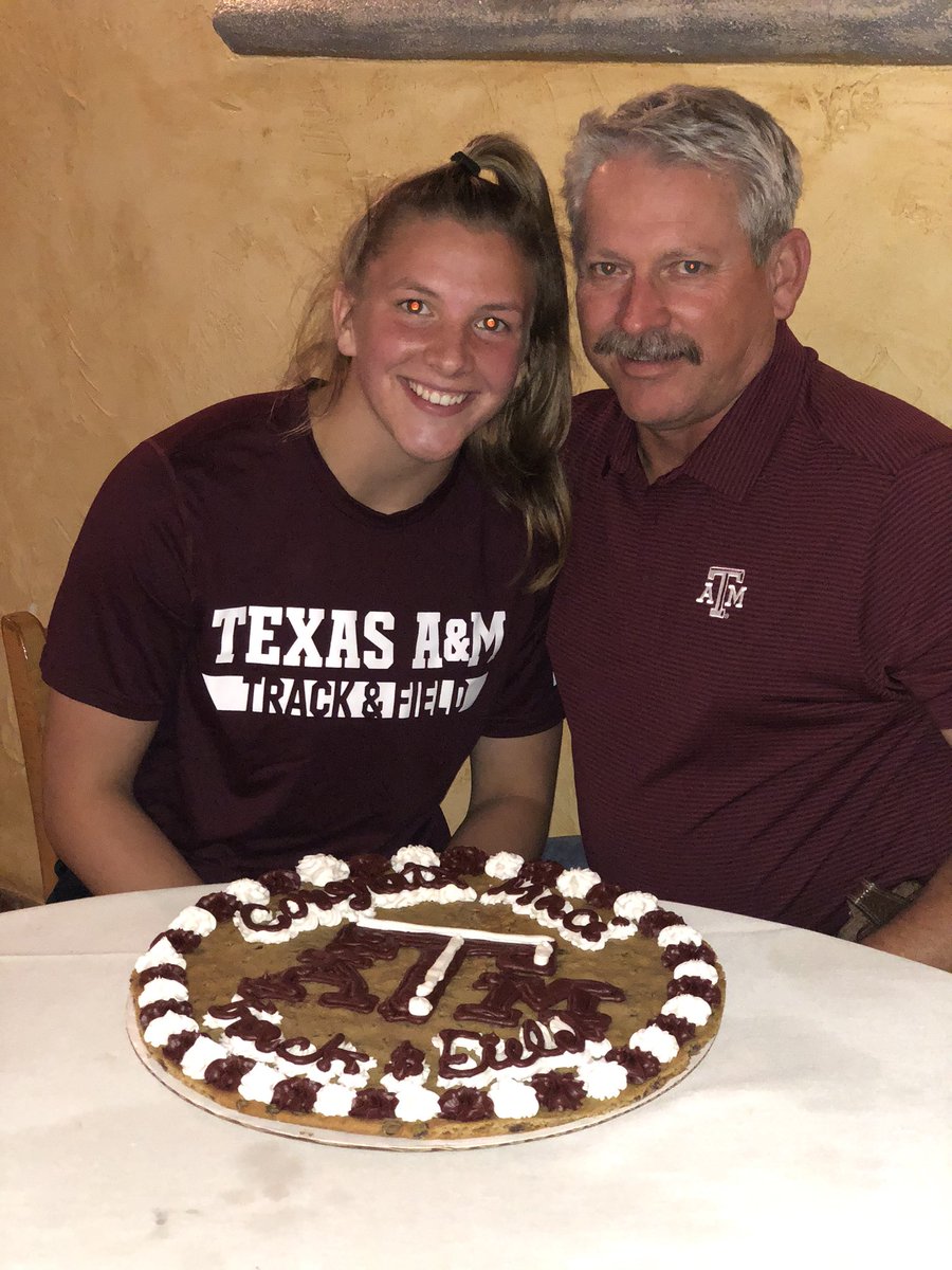 throwing_the's tweet photo. WHOOP! Congratulations to @MaciIrons for signing her NLI w/ @aggietfxc to throw for Coach DeLaGarza.  Future star in the throwing!! @TTFCA @nationalthrows @TXMileSplit @InsideTxTrack @mhsloboes @247recruiting @AggieFootball @AggieNetwork @MaggieMalone93 @tandfn https://t.co/Oldk4gXNX1