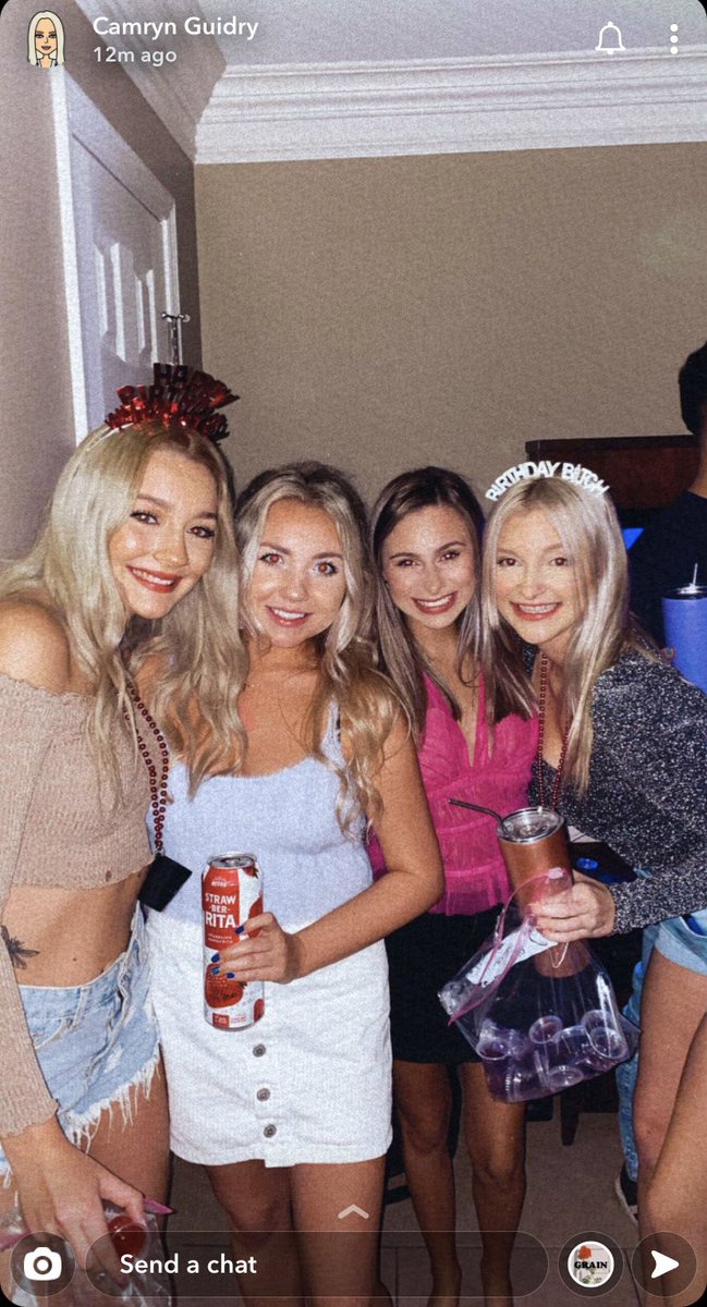 lexahhbaby's tweet photo. The bday girls 💃🏼 https://t.co/bnLJU5wjj2