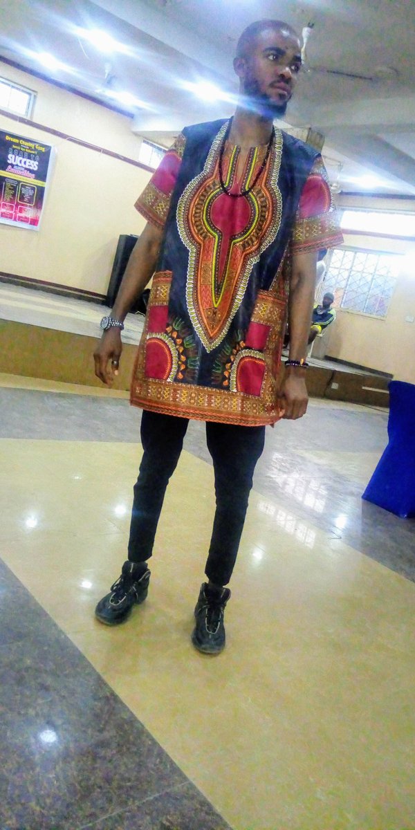 desirebankz's tweet photo. Watch out for this guy his the next big thing musically Swizzy Ayo Babanla thanks for Hosting meπ
You go Blow like timebomb!
.
.
#CelebrityMc π€
#NotYourRegularKindOfMc π€
#SwizzyAlbumLaunch
#Victhreading
#Bamscutz https://t.co/NFDbQ5kuyK