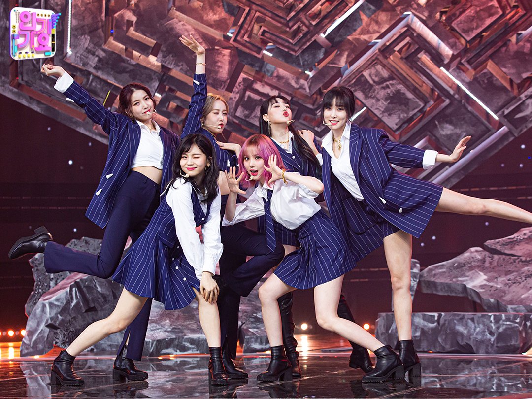 nyeongnight's tweet photo. i can only sincerely thank you for the amazing memories & music you've given me this year. i've never been happier to be a buddy 🥰 i am extremely proud your growth as individual artists & as a group, and i can't wait to see what is next. love you so much 💙
#KeepRunningGFRIEND https://t.co/Lsx5Qjl91Q