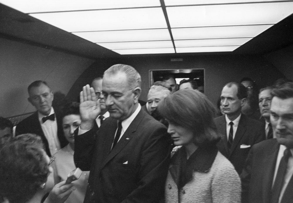 BeschlossDC's tweet photo. LBJ sworn in on Air Force One, Love Field, Dallas, this afternoon 1963: https://t.co/3at1gPUEtc