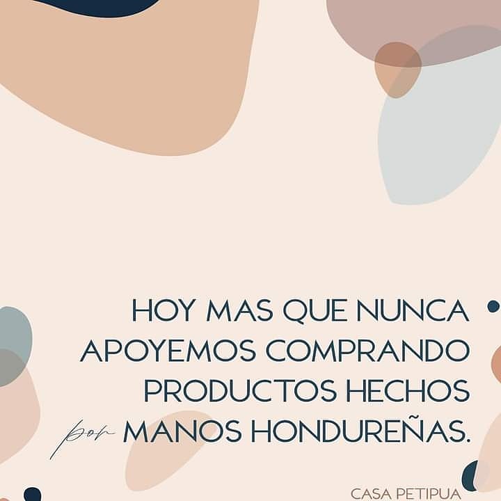 dloreaccesorios's tweet photo. Cada objeto de @casapetipua tiene un importante Hondureño detras.. diseñadores, artesanos, costureras, carpintero y ebanistas, chefs, joyeros, ceramistas, marroquineros, ilustradores, artistas plàsticos.... es una cadena. 
Puedes prestar y postear para apoyar los negocios locales https://t.co/4u2i6dsLnH