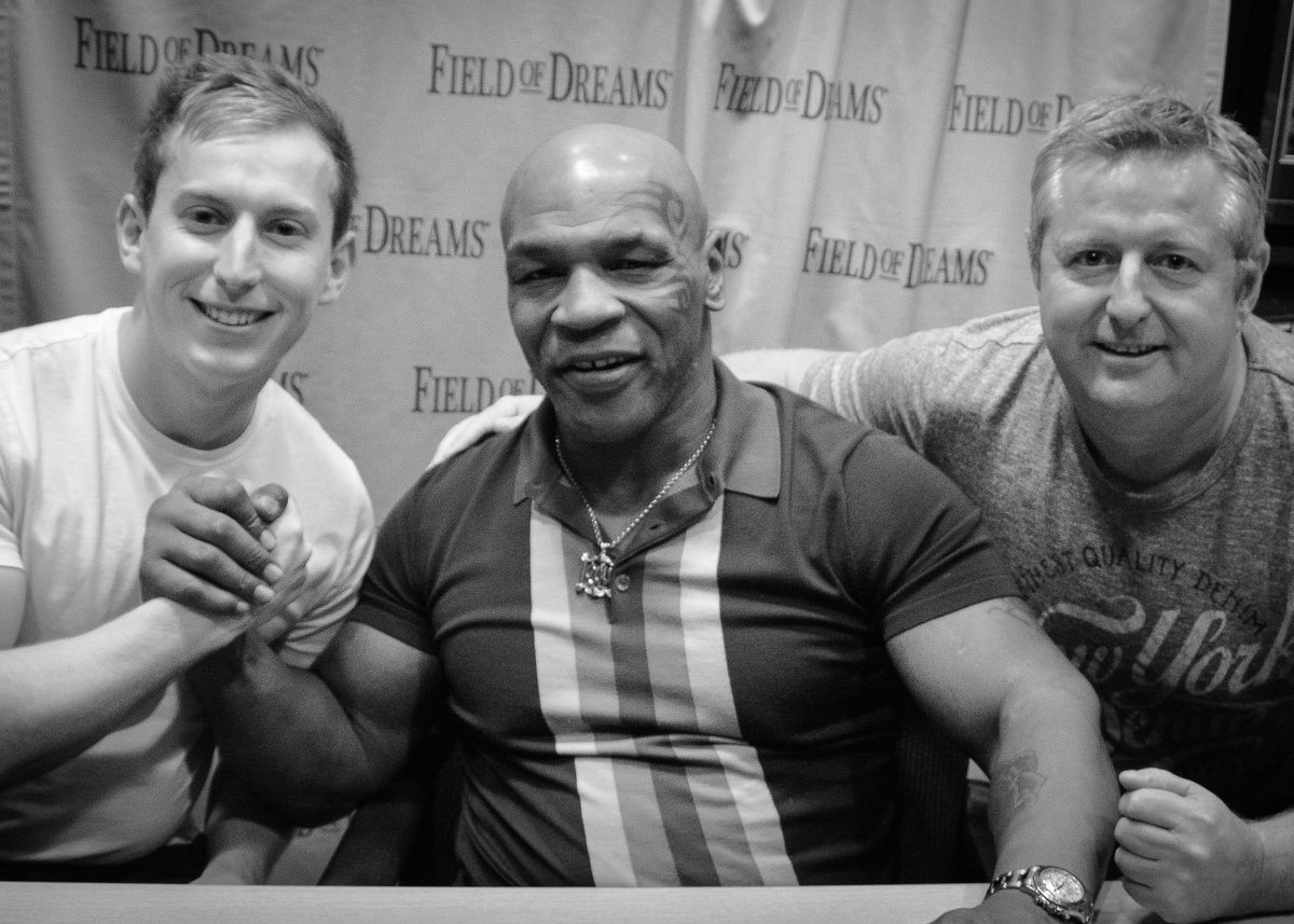 replay_images's tweet photo. LAS VEGAS - 5 years ago.
The Day we met 'The Baddest Man on the Planet' Iron Mike Tyson #Legend #baddestmanonplanet #MikeTyson #awsomeday #LasVegas #CaesarsPalace #CallumJones #Nov2015 #boxing #HeavyWeight #champ @MikeTyson https://t.co/KCgD6YlSpx