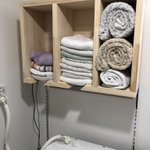 これは良いアイデア!タオルの先入れ先出しが簡単に出来る棚