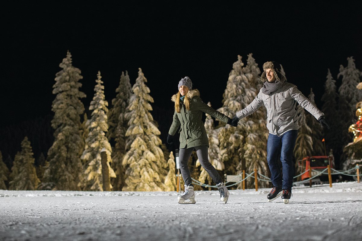 grousemountain's tweet photo. Time to go for a spin! Our Skating Pond is now open for the winter season from 9am to 9pm daily ⛸️
Remember to reserve your Skyride boarding time in advance and that face coverings are mandatory #pureclean #grousemountain https://t.co/RBbwX1HELZ https://t.co/sfoOlxkWs2