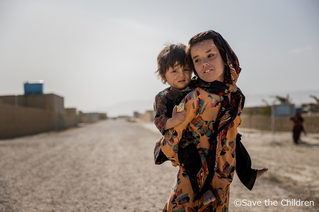 今年 #アフガニスタン での紛争により死傷した人の約3分の1が子どもたちであることを知っていますか。ショゴファさん(9歳)は、家族で夕食をとろうとしたときに攻撃に遭い兄弟3人を失い、大けがをしました。■アフガニスタンの今とは➡ bit.ly/2J3Qyf2
#2020AfghanistanConference
