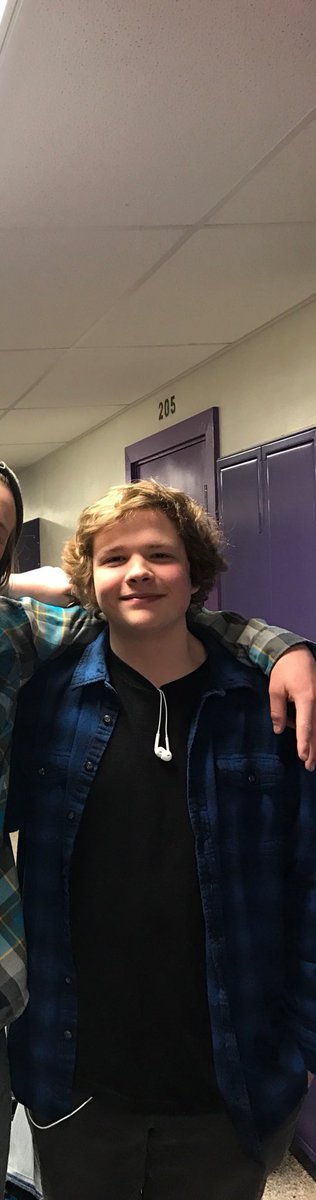 kvnder's tweet photo. @oliverxfrancis Left was 3 years ago right was about a month ago. Down a 100+ lbs. https://t.co/AQIQCajmkZ
