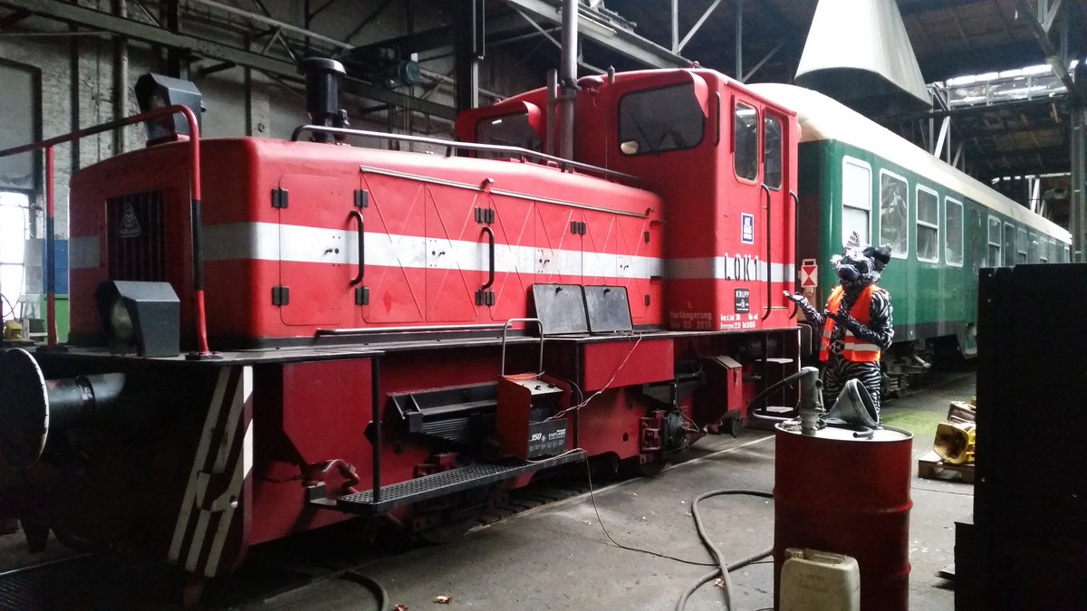 Man kann auch mal alleine oder zu zweit irgend wo hinfahren. Wenn man jemanden kennt. z.B.: im Eisenbahnmuseum.