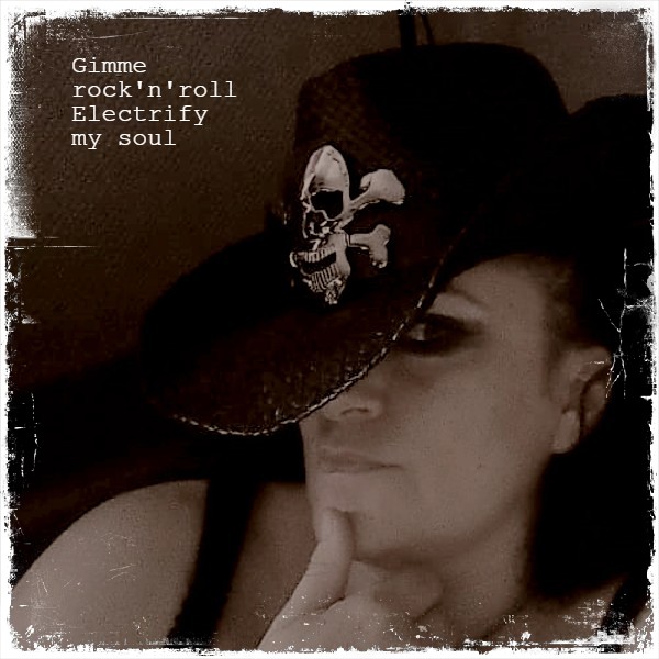 alineofcrows's tweet image. Bleed Me Dry, the fifth song on the album is about being a woman being caught between her inner merciless muse and her adversaries, the solitary, difficult path of the artist and her desire to follow her dreams, to heed the siren’s call of rock’s electrifying daemon! #electrified