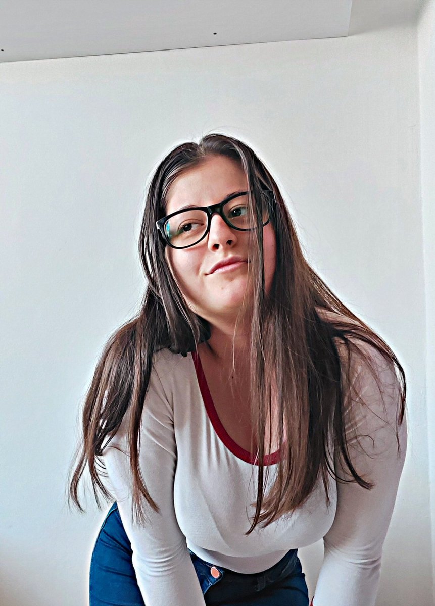 ViriPapp's tweet photo. 𝑀𝓎 𝓃𝑒𝓌 𝒻𝓇𝒾𝑒𝓃𝒹😈💞 #glassesgirl #newme #badgirl #iloveit #StayStrong https://t.co/kB7MndmLlW