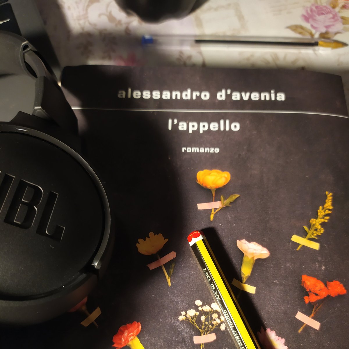 ValerioPece's tweet photo. Radio Maria è l'ultima oasi di libertá. Intellettuale, morale, spirituale.  
Chi arriva si sente a casa, perché è autentica. È anima, cuore, poesia, semplicità delle origini. Da un'intervista puó nascere un legame fraterno, un barlume di Cielo. Anche stasera è stato così. 💫 https://t.co/aI2XaYCAAI