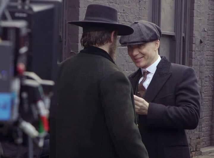 Том харди и киллиан мерфи. Киллиан мерфи и тома харди. Острые козырьки том харди и киллиан мерфи. Киллиан мерфи и том харди гиф. Том харди и киллиан мерфи.