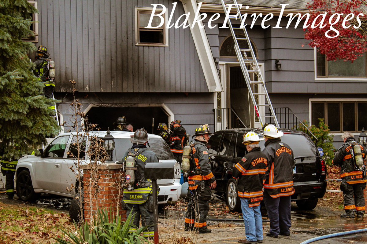 BlakeFireImages's tweet image. This afternoon @StratfordCTFire and @StratfordEMS1 responded to Mill Pond Circle for a working structure fire @ctfirephoto @News12CT @DoingItLocalcom @FirehouseNews @thefirenews @fireengineering