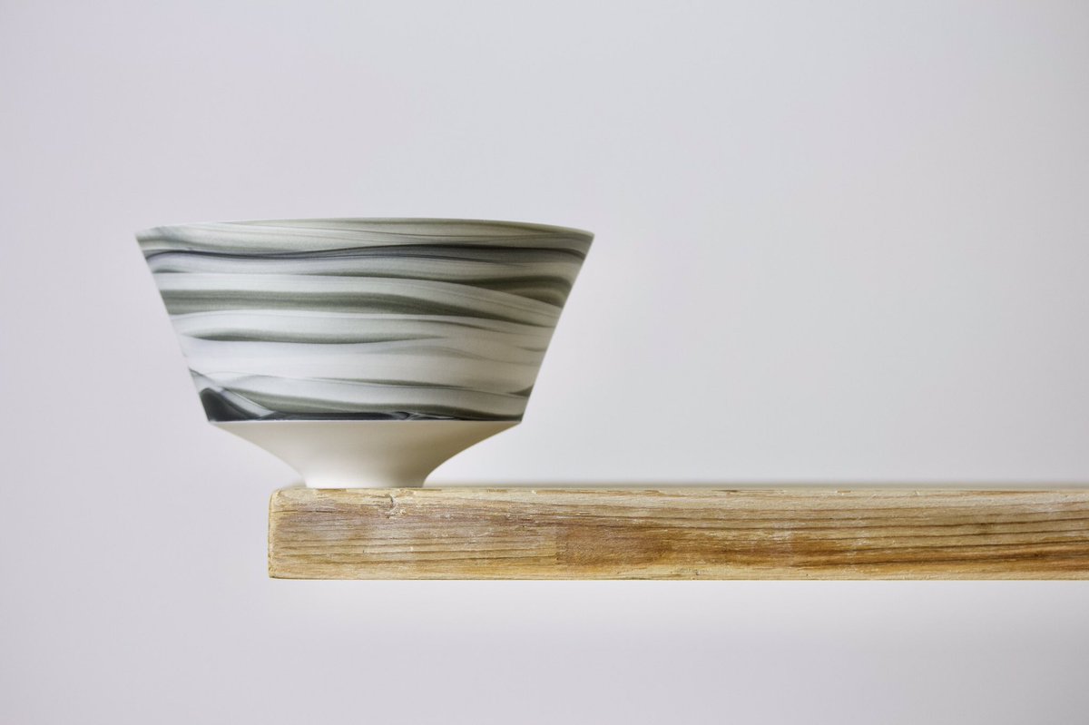 LeandriStudio's tweet photo. Gray shade porcelain bowl.
.
#ceramic #ceramics #keramik #marbleporcelain #marbleclay #paperporcelain #interiordesign #homedecor #bowl #madeinitaly #leandriceramicstudio #slipcastingmould #limogeschina #pottery #ceramicart #contemporaryceramics #porcelainlovers #ceramicdesign https://t.co/A8yKDVz6le