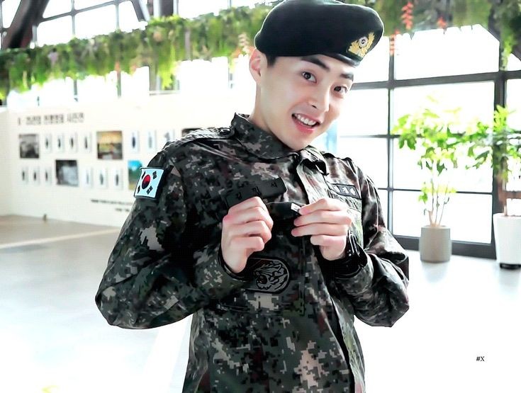 reveusehun's tweet photo. Minseok was the first to enlist last year on May 7, that day for us had been a challenge as it was the first time we experienced such a change. Now he is (partially) back, words couldn't express better how happy and proud I am of him ❤❄

#시우민_집으로_복귀완료
#XIUMIN_IS_BACK https://t.co/aKOknhWTU2