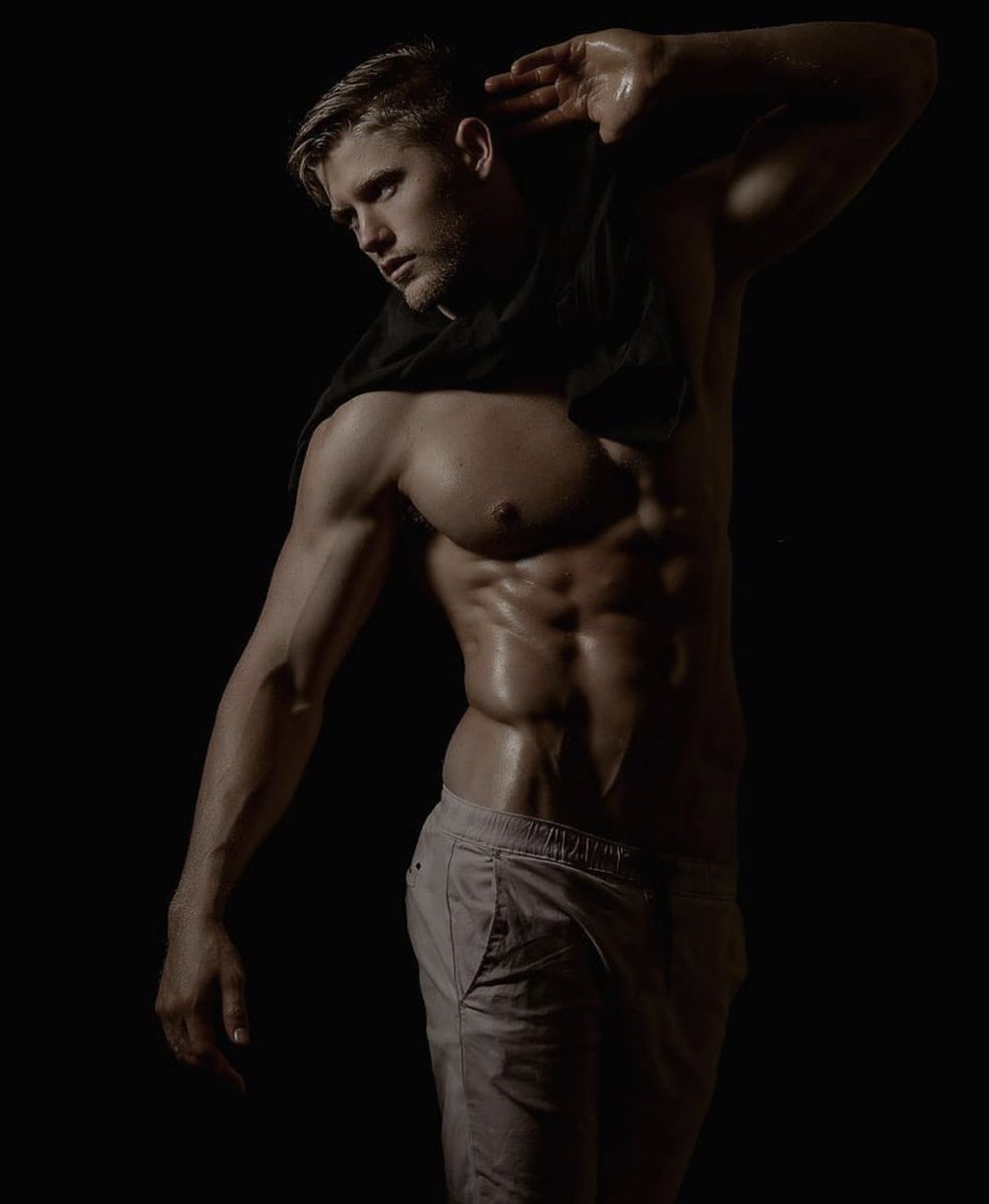 𝙇𝙚𝙤𝙣 𝙎𝙘𝙤𝙩𝙩 𝙆𝙚𝙣𝙣𝙚𝙙𝙮 (@leonkennedyss) on Twitter photo 