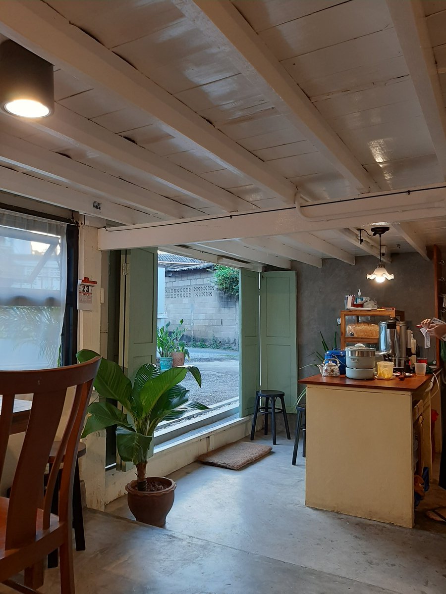 OrTravellia's tweet photo. 🏡ใต้ถุนบ้าน
🚩ช้างม่อย
ร้านน่ารักมาก อบอุ่นเหมือนอยู่บ้าน
มุมถ่ายรูปเริ่ด ราคาอาหารค่อนไปทางสูงเล็กน้อยเมื่อเทียบกับปริมาณ
รสชาติปานกลาง เน้นเอาบรรยากาศมากกว่า
ลองไปดูกันน้าา มีหมาน้อยน่ารักด้วย555
#รีวิวเชียงใหม่ #reviewchiangmai https://t.co/ptQSkreO8i