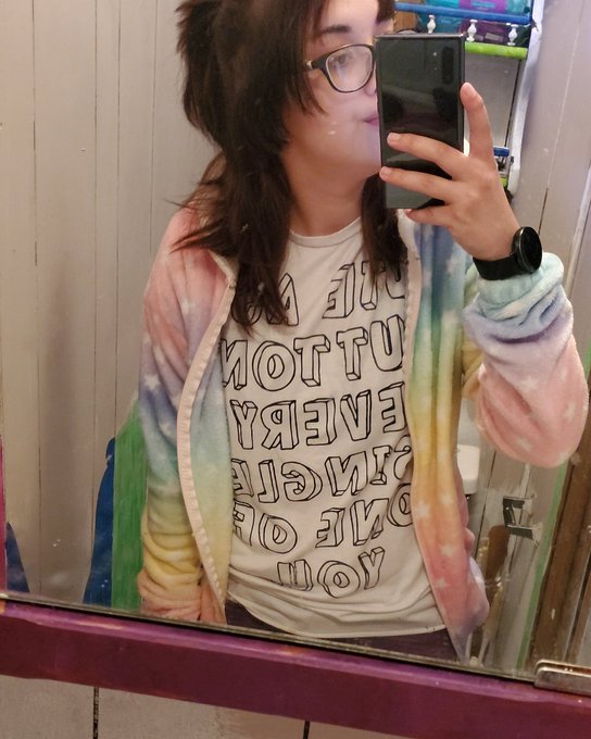 Follow me bc im lame https://t.co/kP2GFY4E8j<a href="/tag/newprofilepic"class="tags"><span>#newprofilepic</span></a>
