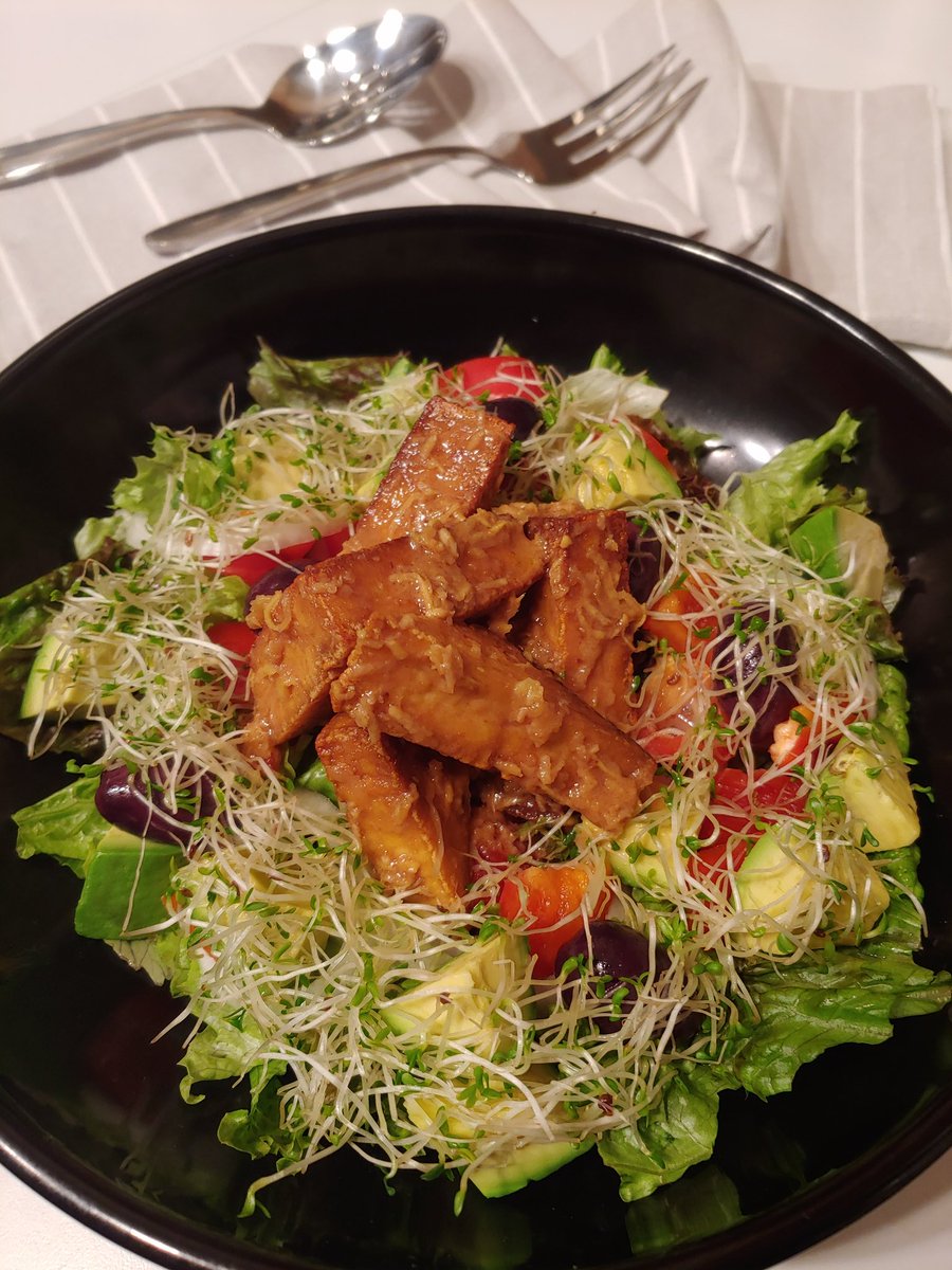 cropeats's tweet photo. I think our #Thanksgiving2020 starter meal might look something like this - there's nothing like a great tofu salad with some homemade peanut-sesame dressing and all the trimmings. #kallalookitchen_dc #DMV #VeganThanksgiving #vegan #plantbased #eatcolors  #enzymes #eatmoreplants https://t.co/SAl3LOkir3