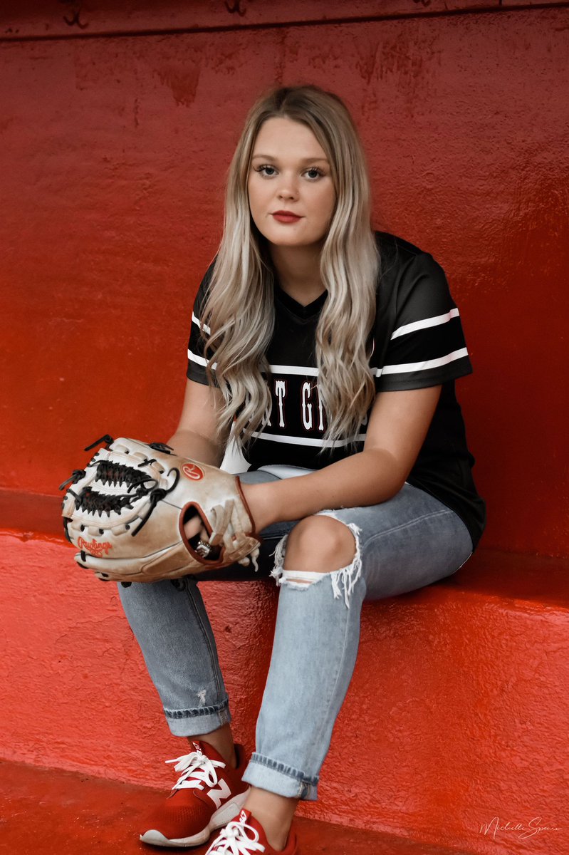 baleighjames's tweet photo. does twitter do senior sunday’s?? https://t.co/Bgh2LPd15N