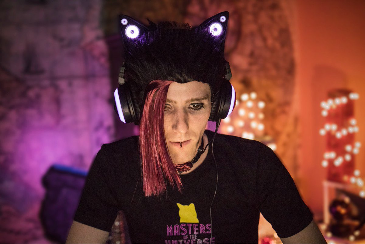 LinusTech's tweet image. linus fashion tips