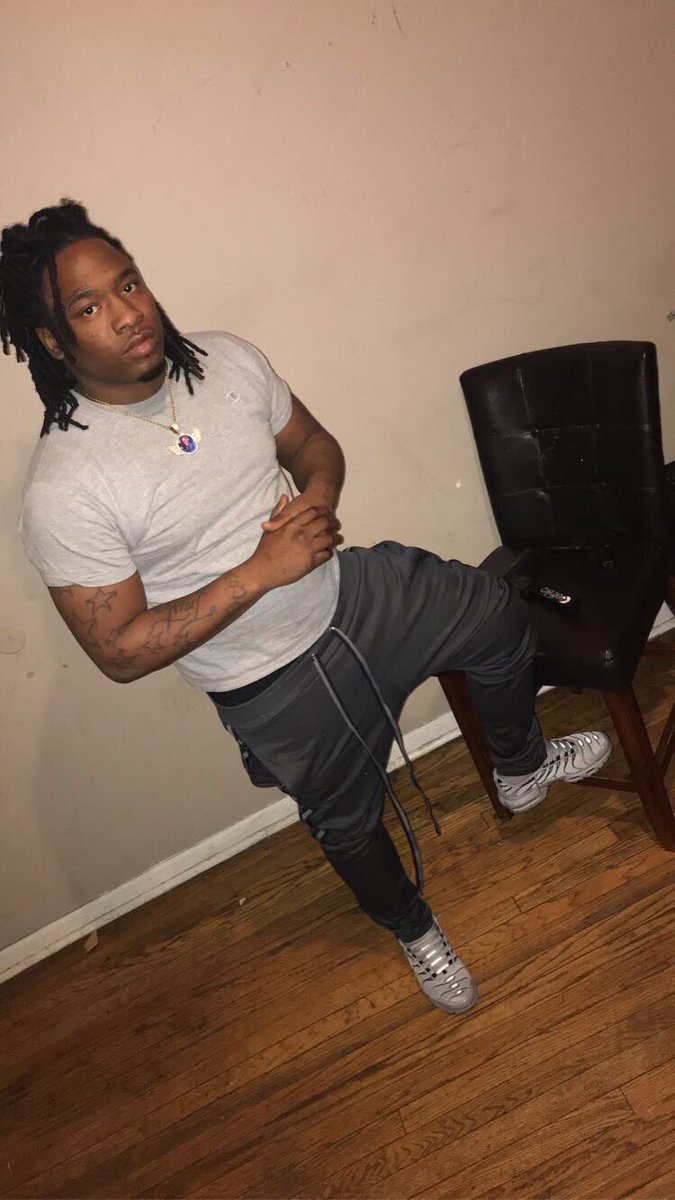 RondoFrmGMB's tweet photo. Lately I been feeling like 🖕🏾 the streets this shit A Scam...These Days If it ain’t Bout Money Ion Give A Damn🤷🏾‍♂️ https://t.co/diEfE6MK0L