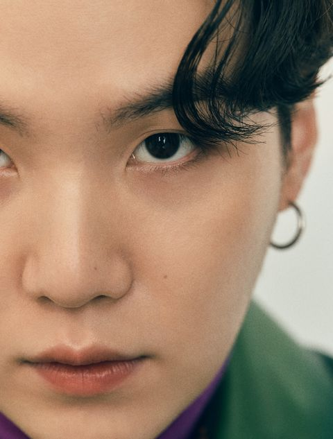 YoongiBrasil's tweet photo. “Há essa cultura onde a masculinidade é definida por certas emoções, características. Não gosto dessas expressões. Em alguns dias você está em um bom estado; às vezes, não. A sociedade deveria ser mais compreensiva.” - Min Yoongi

~Disse tudo!
@BTS_twt https://t.co/Urg3HvDFSv