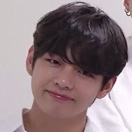 Taetaeimpact's tweet photo. Lucky draw for PC with taehyung’s signature and message
 “ARMY, I've got you a present~ :)” https://t.co/ugMsrhTins