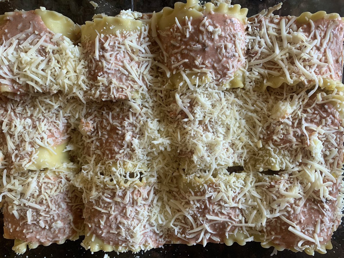 seanmonaghan13's tweet photo. Chicken Pesto Lasagna Rollups.
#lasagna #lasagnarollups #chicken #chickenlasagna #mozzarella #pesto #italianfood #recipe #recipes #recipeoftheday #easyrecipes #recipeshare #recipeideas #recipeidea #dadcooks #dadcooking #dadcancook #dinner #dinnerideas #dinnertime #dinnerrecipes https://t.co/LI1TGyQj8o