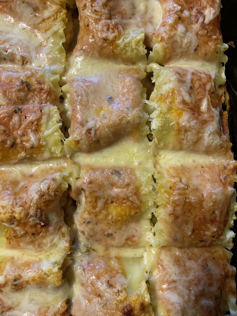 seanmonaghan13's tweet photo. Chicken Pesto Lasagna Rollups.
#lasagna #lasagnarollups #chicken #chickenlasagna #mozzarella #pesto #italianfood #recipe #recipes #recipeoftheday #easyrecipes #recipeshare #recipeideas #recipeidea #dadcooks #dadcooking #dadcancook #dinner #dinnerideas #dinnertime #dinnerrecipes https://t.co/LI1TGyQj8o