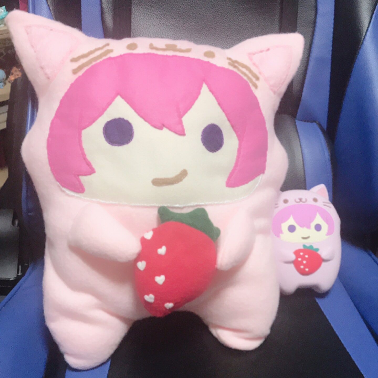 ぐでたそ En Twitter ぬいぐるみ結構朝完成しました 手縫いでやるもんじゃないなこのサイズ 顔隠れるサイズ 耳の位置が下がって見えるけどもふもふすれば治ります ちなみに潰すことも可能 すとぷりすなーさんと繋がりたい すとぷり手芸部 さとみ