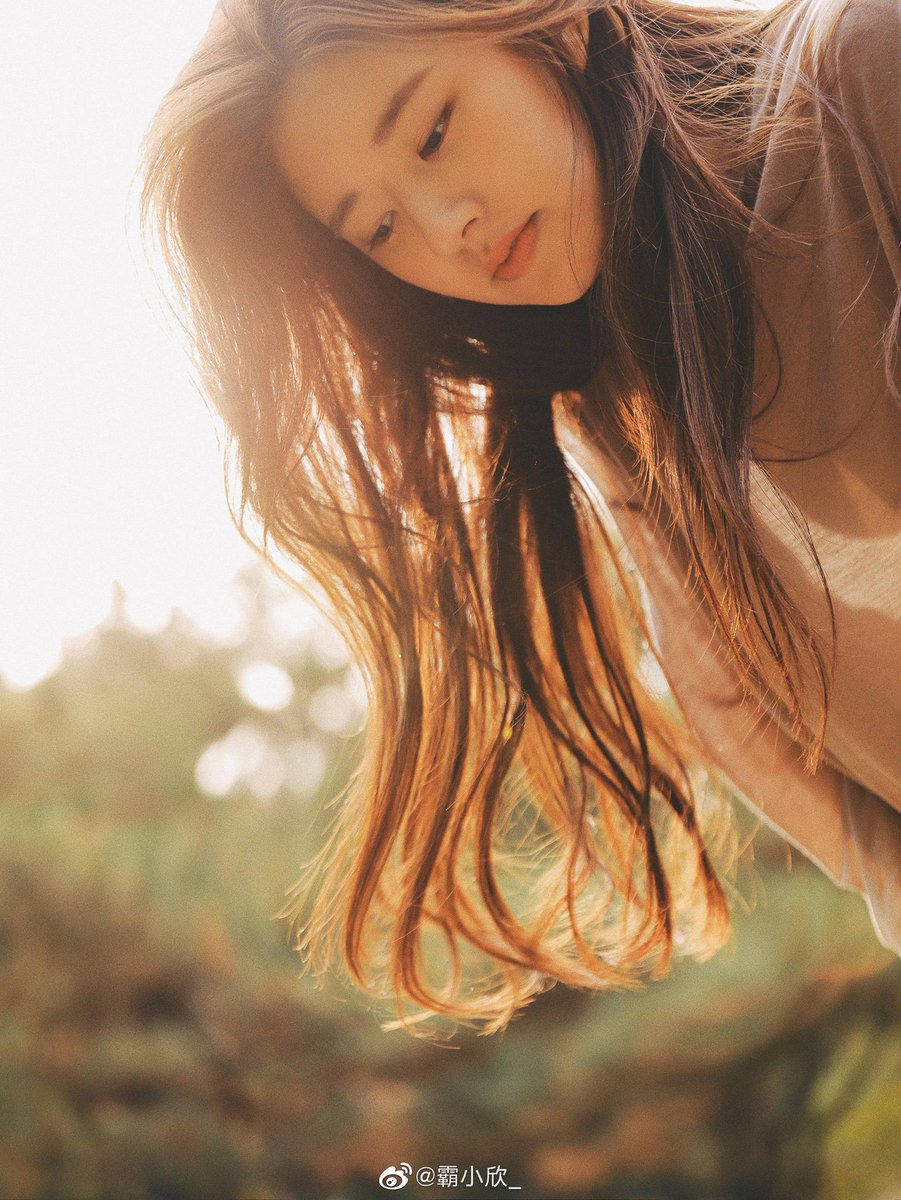 ZhaolusiTH's tweet photo. “ ในเรื่องของการแสดง จริงๆแล้วฉันไม่มีตัวเลือกอะไรมากมาย ฉันไม่กลัวที่จะต้องซ้อมเยอะๆ การทำให้ตัวละครที่มีบทบาทคล้ายๆ กัน ให้แสดงออกมาได้ไม่เหมือนกัน ก็เป็นการท้าทายอย่างหนึ่ง เป็นประสบการณ์อย่างหนึ่ง แล้วมันจะเกิดความรู้สึกที่ว่าเราก็ทำได้ ”

#จ้าวลู่ซือ #赵露思 #Zhaolusi https://t.co/m9CNFhusx9