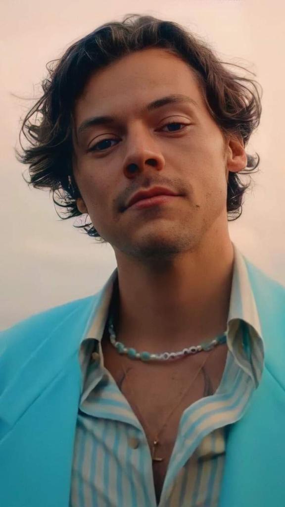 Angelo_0027's tweet photo. #Golden by Harry Styles #AMAs #AmericanMusicAwards 
Mil padres nuestros y una vela prendida para que el Harry Estilos arrase está linda noche https://t.co/eIgHSHOo8A