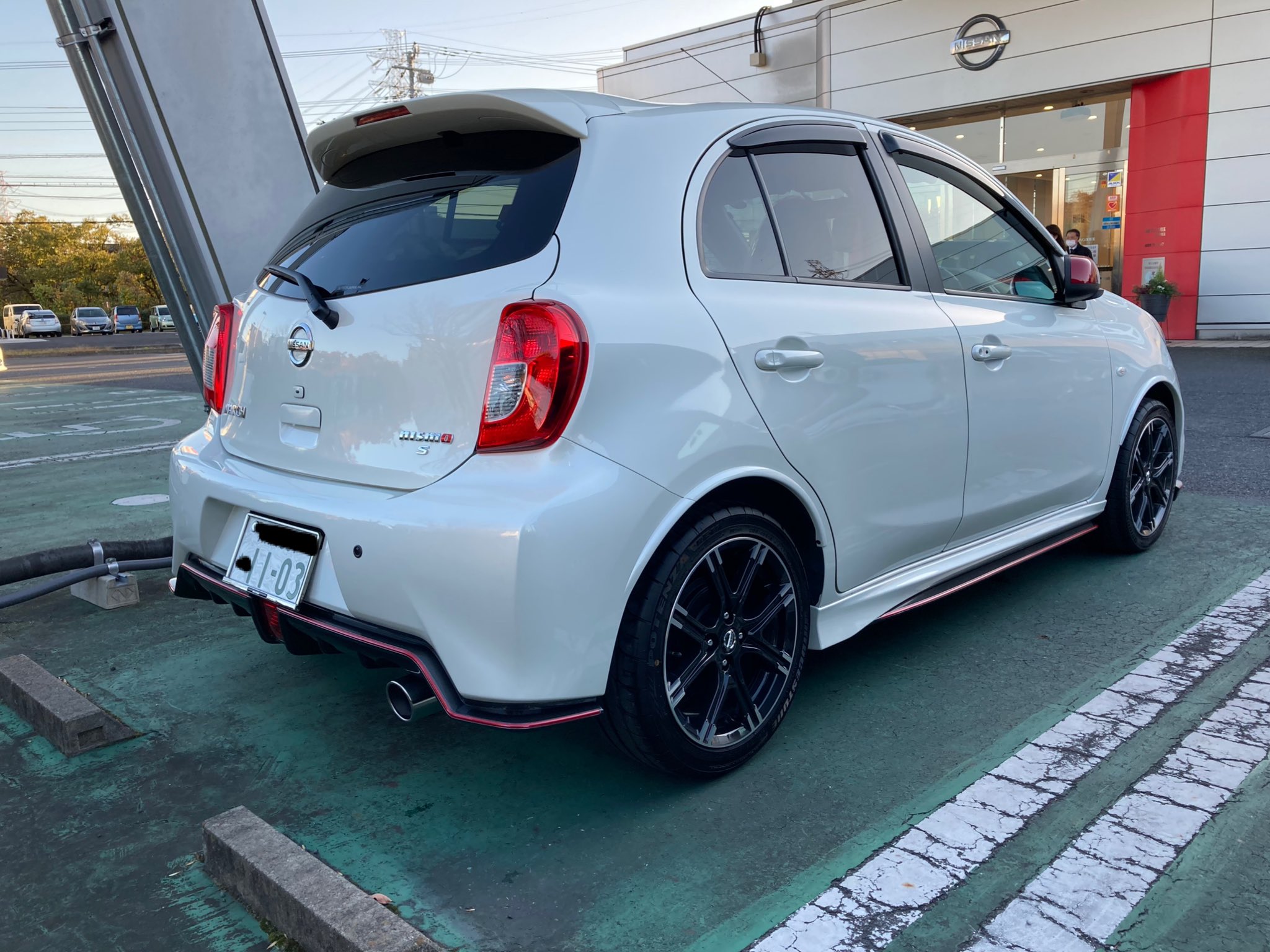 カレちゃん Or カレたん 昨日新車の納車日でした 年近く乗ってたロードスターとのお別れは寂しかったなあ ちなみに新車 マーチnismo S のナンバーは 1103です 真のイタ車か ガチ恋ナンバー 笑 T Co Lckkzg26ap Twitter