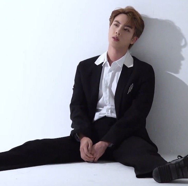 _Trust_My_Rage's tweet photo. A qué hora salen? He entrado a cada rato a ver si ya se están presentando y nada. Ya quiero verlos para que demuestren una vez más que BTS WORLD DOMINATION 🌍🔥
#AMAs  #AMAsTNT BTS #DYNAMITE @BTS_twt https://t.co/PQ8Yke0TPv