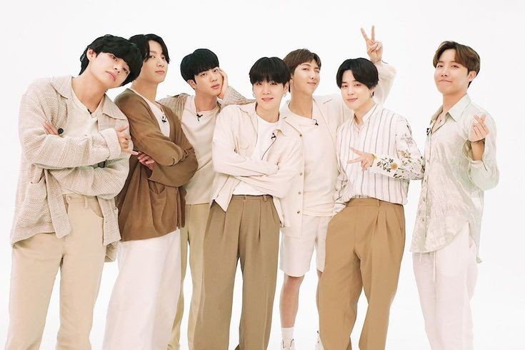 mxxnlight_BE's tweet photo. Así es familia, sigo a esos "chinitos", esos chinitos que me enseñaron a creer en mi misma y amarme a pesar de todo, que con sus canciones me inspiran día a día. Admiro a esos chinitos y no me arrepiento de nada, porque ellos me enseñaron más q ustedes. #AMAs2020 #ARMY  #Dynamite https://t.co/DKXO5heUsJ