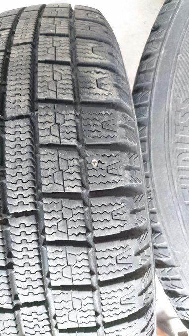 死んだスタッドレスから新しいスタッドレスに交換 