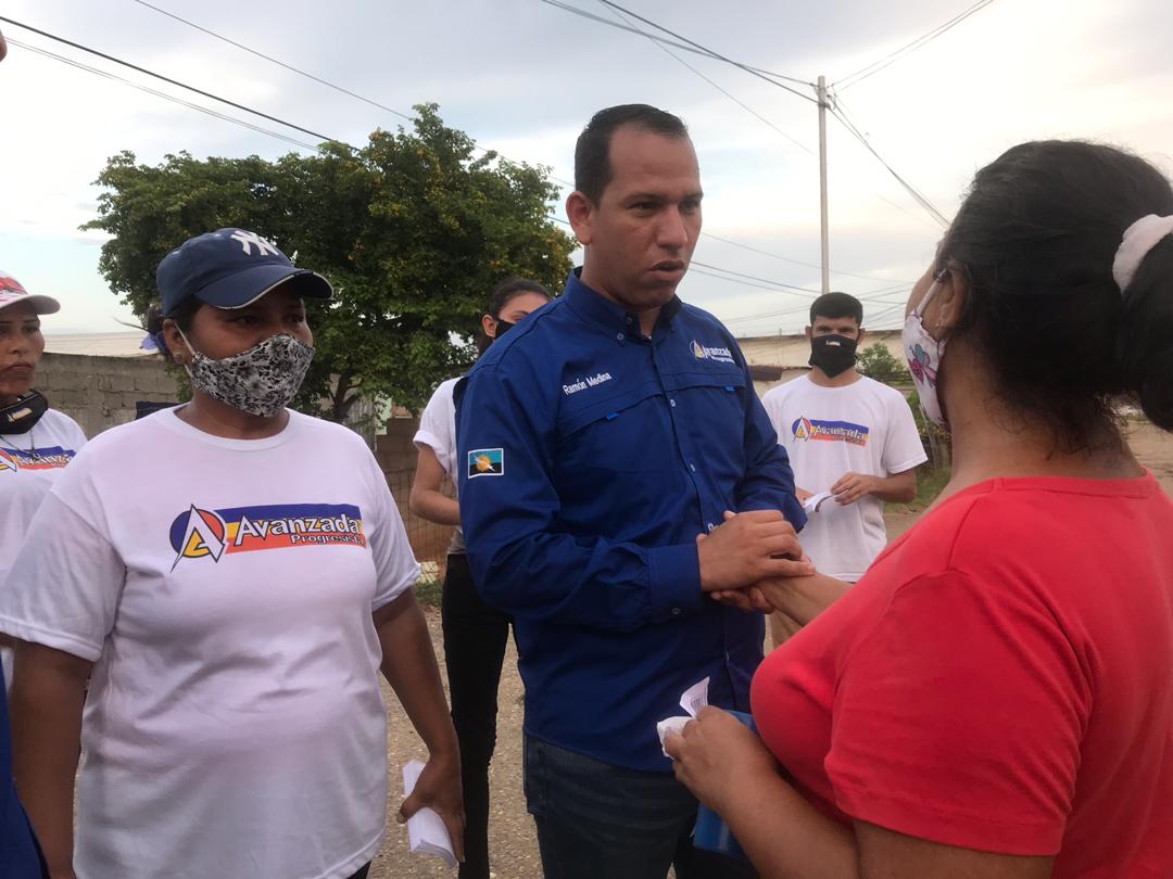ramonmedinaR's tweet photo. SanFco circuito #9 Dice Ya Basta 
Hoy Recorrimos La Parroquia el Bajo Nuestros Vecinos Sólo piden cambio y sobre todo reconciliar a los Venezolanos Basta de Extremismo es hora de Comenzar a Reconstruir Venezuela vota @HenriFalconLara @luisromeroc @ClexidaP https://t.co/GteaZXPq7i