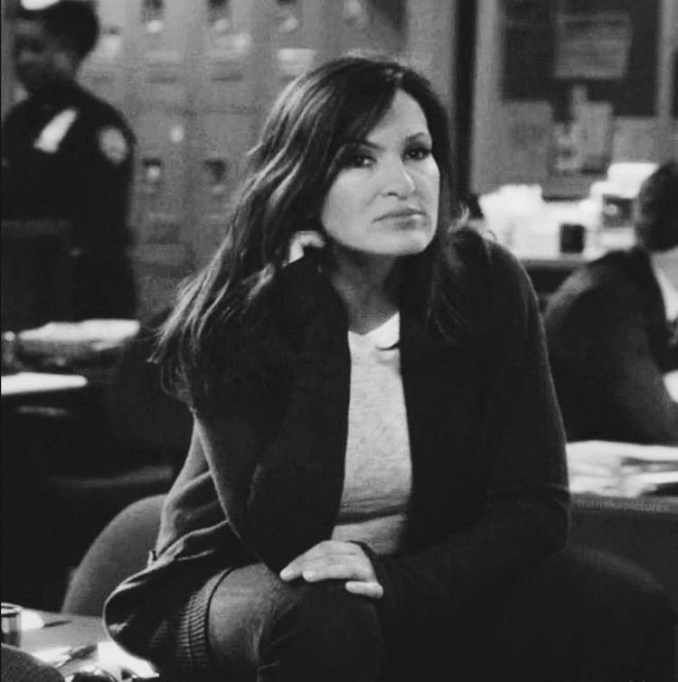 captainsstabIer's tweet image. elliot stabler and i are both thinking about one woman🤍