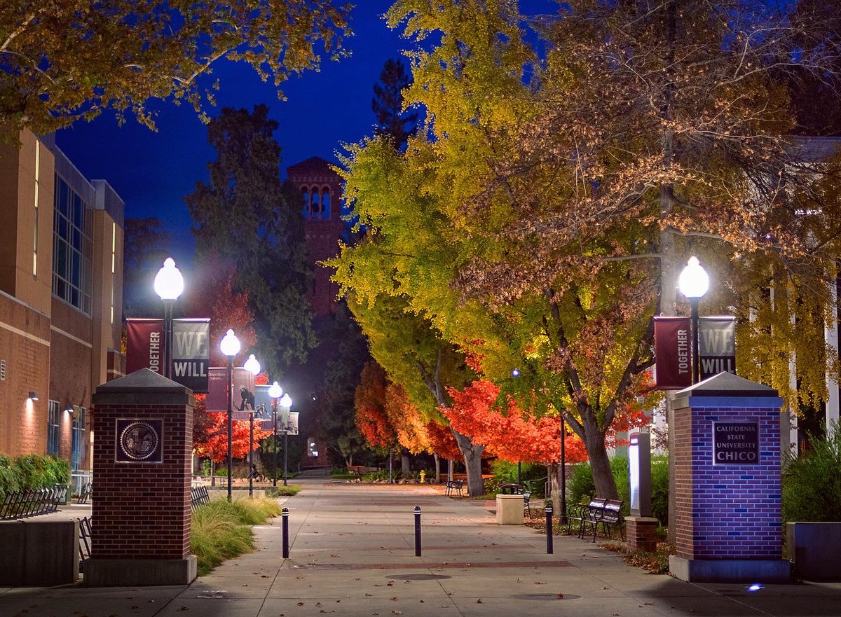 JasonHalley_CSU's tweet photo. The colors at twilight were a bit surreal. @chicostate https://t.co/r6RVnrdMh0