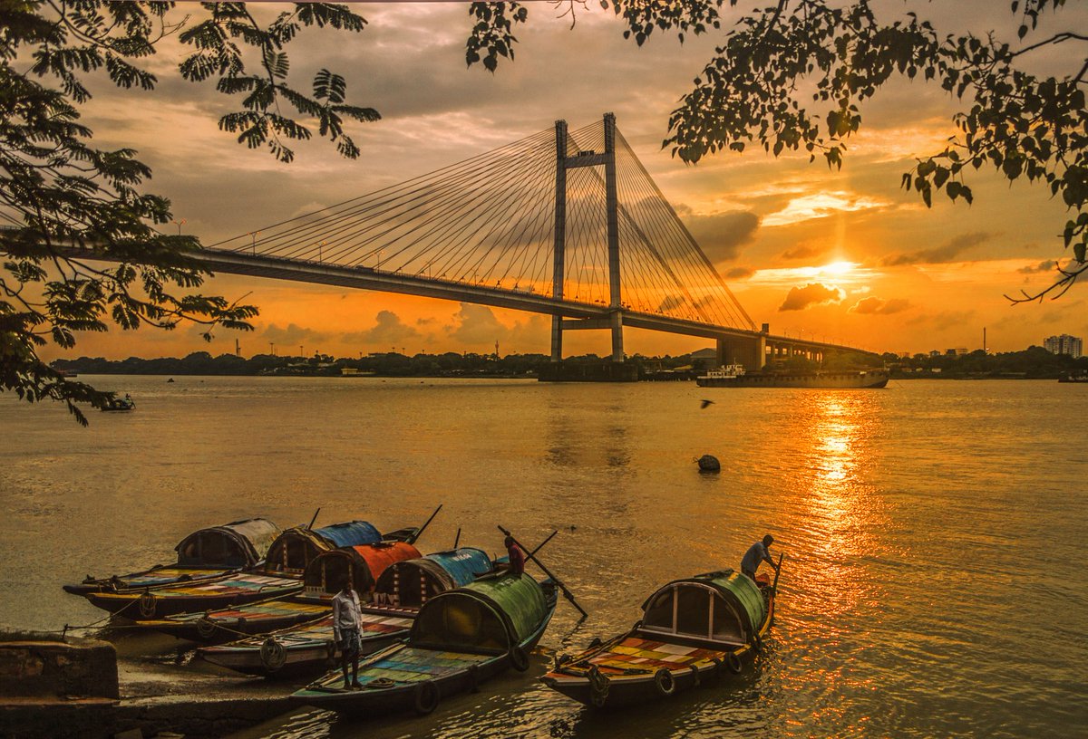 photographyvlog's tweet photo. Sunset by the Ganges 
Instagram: thephotographyvlogger https://t.co/LZhkLbSgw9