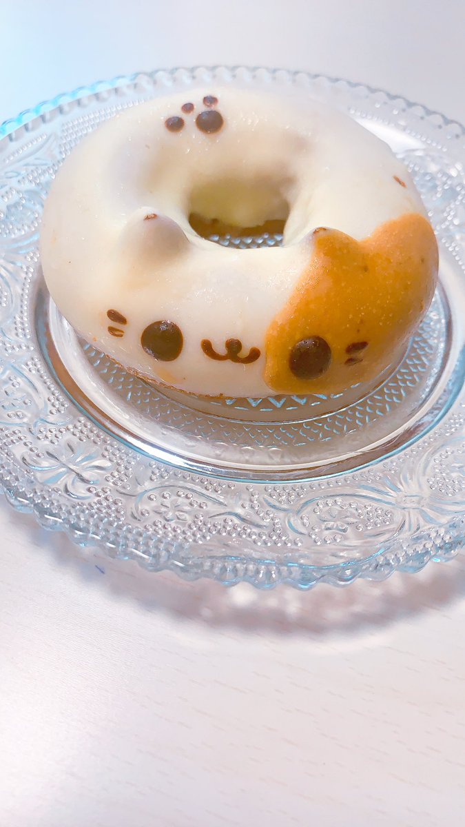 nako1108's tweet photo. 今日の午後のおやつ🍩
耳の部分はアーモンドだそうです
味を第一に、環境やアレルギーにも配慮されているようで買ってしまいました。
そして何といってもかわいい😆

午後は同期の方とzoomお茶会😊
この状況下でもオンラインなら安心して繋がれることが本当にありがたいです… https://t.co/K36akvSxOg