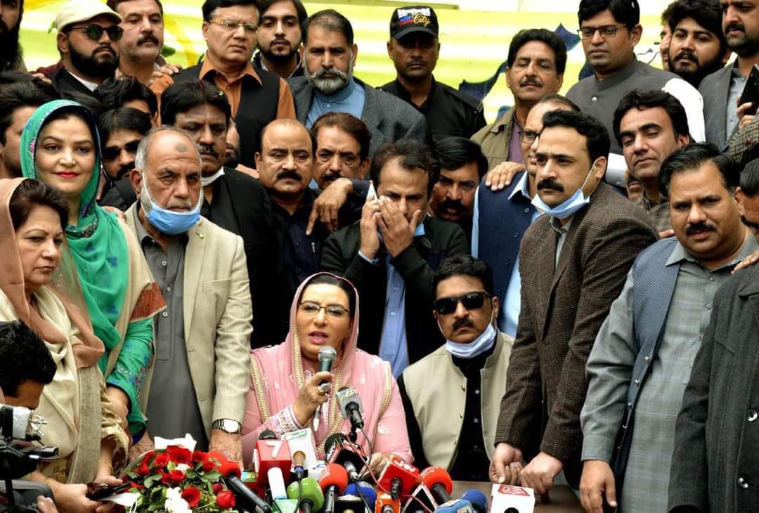 asmabarjees's tweet photo. پھر ان کو اعتراض ہے کہ اپوزیشن جلسہ کیوں کر رہی ہے؟ سوال یہ ہے کہ حکومت کیا کر رہی ہے؟ 
#NoSOPs
#ZeroSocialDistancing
#NoMask https://t.co/ghZGckoljq