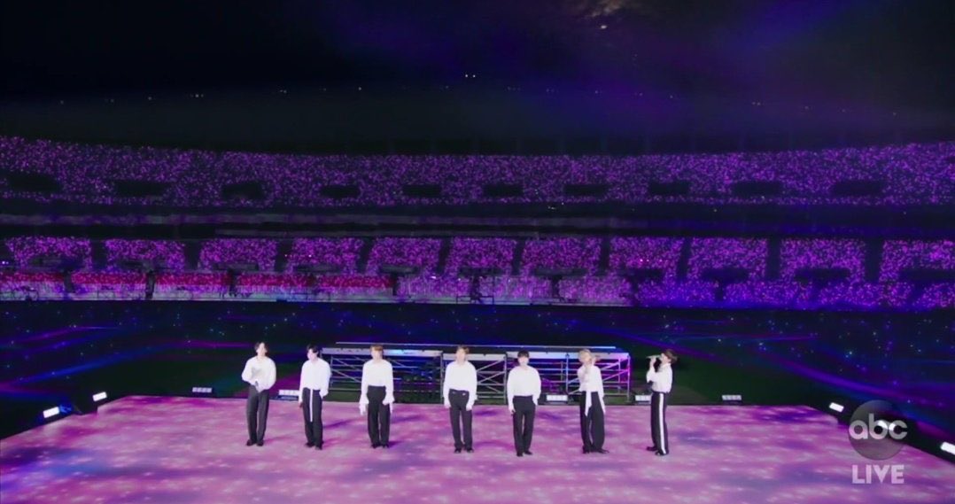 xooxoodia's tweet photo. Cuma bangtan doang yg sampe nyewa stadium buat prerfom di amas :)💜💜💜

BTS WORLD DOMINATION 
#AMAs #ARMY #Dynamite https://t.co/uiIlS6vchn