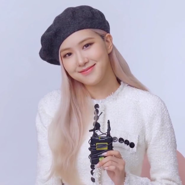 roseyarchive's tweet photo. #로제 #ROSÉ https://t.co/yLNMEcEBlH